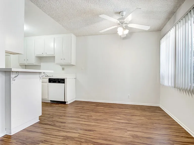 5292 Newcastle Ave — Photo 24
