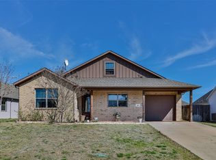 28 Heron Dr, Sanger, TX 76266