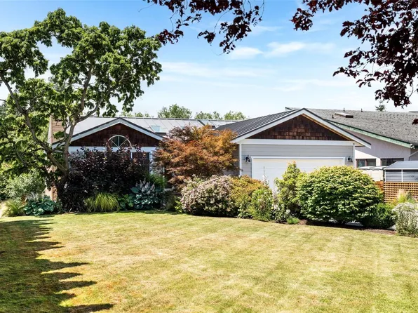 3036 Brittany Dr, Colwood, BC V9B 5P7