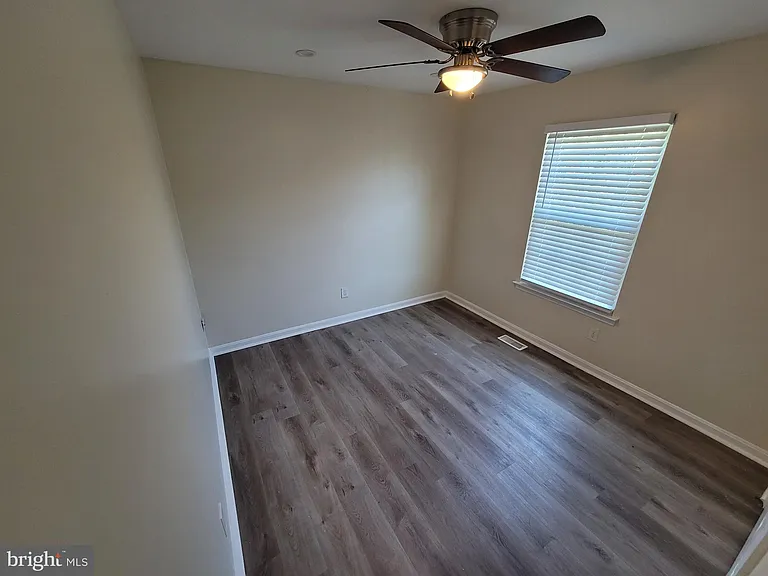 401 Darby Ln — Photo 16