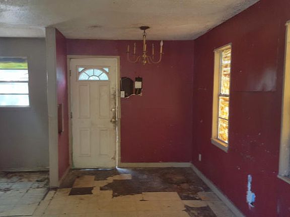 3rd image of 1409 El Paso St