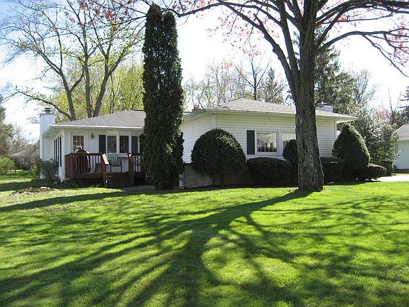 Front left with deck