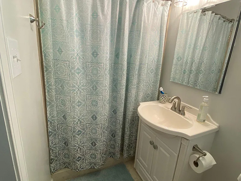 1830 Queens Way — Photo 16