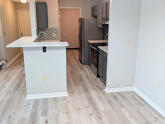 5th image of 8110 Brookmont Ct Unit 102