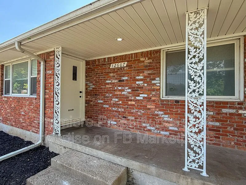 2 bed, 1.5 bath, 1040 sqft, $1,395 — Photo 2