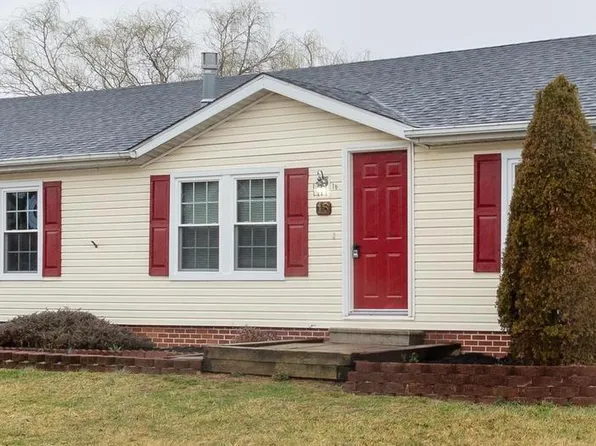 16 Longbranch Dr, Martinsburg, WV 25405