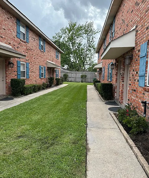 1608 Clearview Pkwy #B — Photo 4