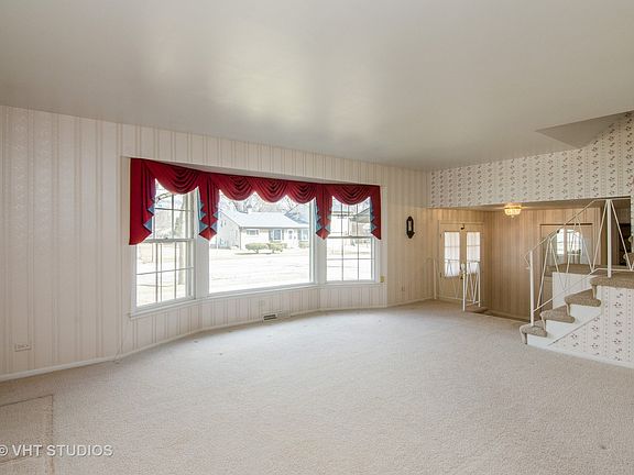 3rd image of 346 N Winston Dr