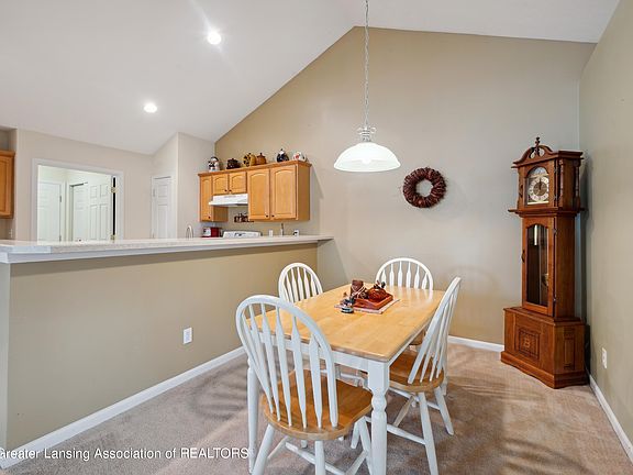 3rd image of 3024 Hamlet Cir