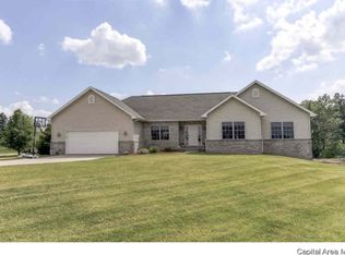 6701 Coolidge Dr, Cantrall, IL 62625