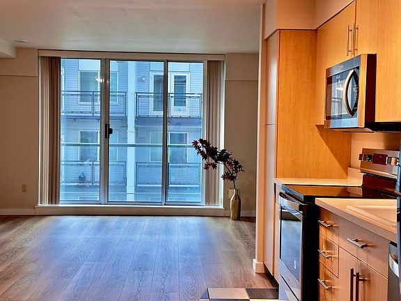 4th image of 1100 106th Ave NE APT 501