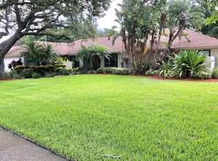 9921 Frank Dr E, Seminole, FL 33776