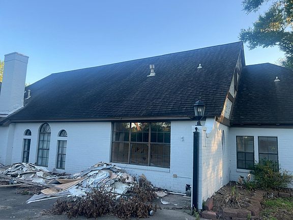 4th image of 1310 Glouchester Ln