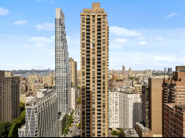 160 West 66th Street image 2 of 11