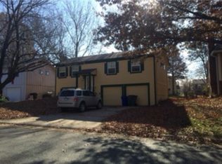 2017 E Mohawk Dr, Olathe, KS 66062