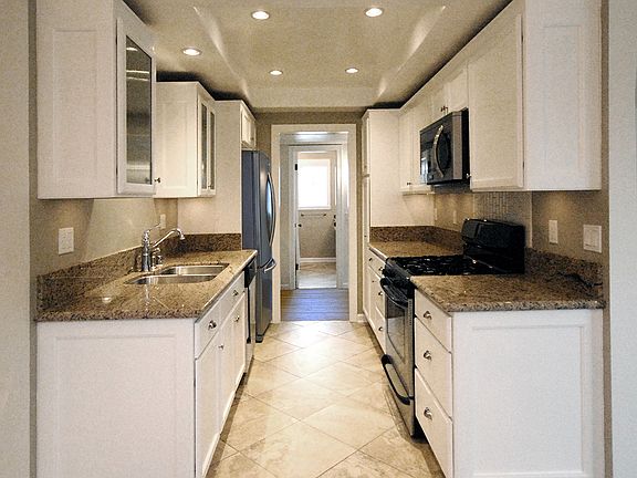 5th image of 13025 Moorpark St APT 203