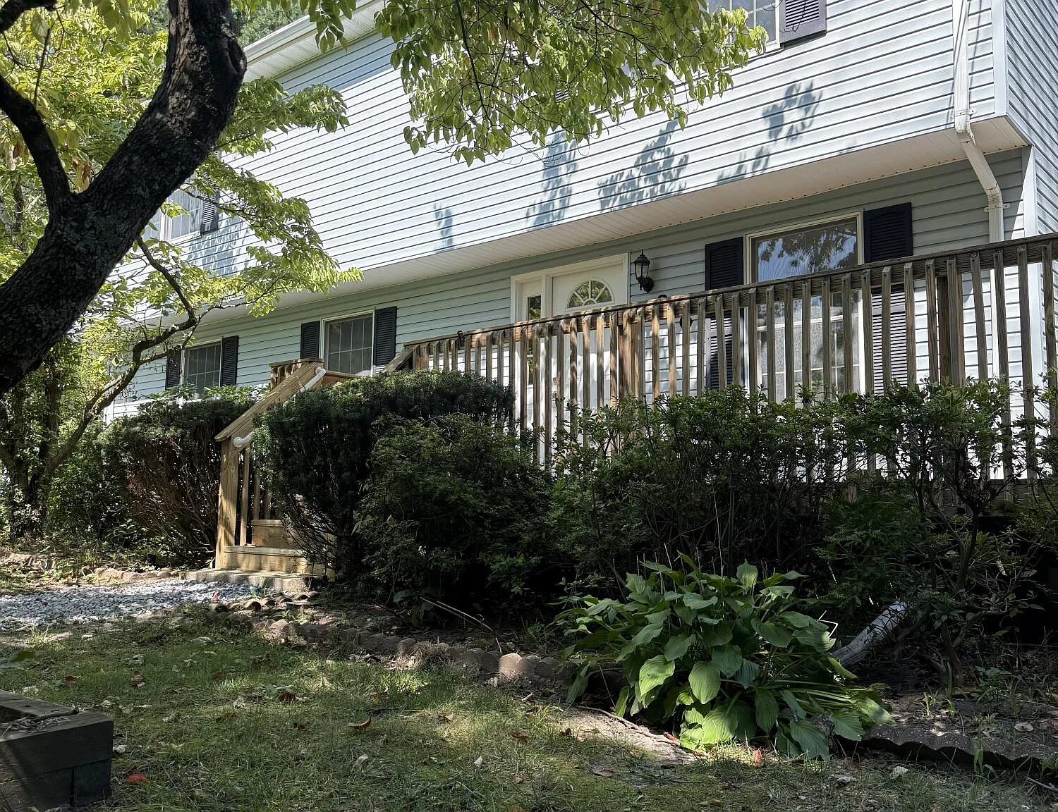 6 bed, 2352 sqft, $3,950 — Photo 2