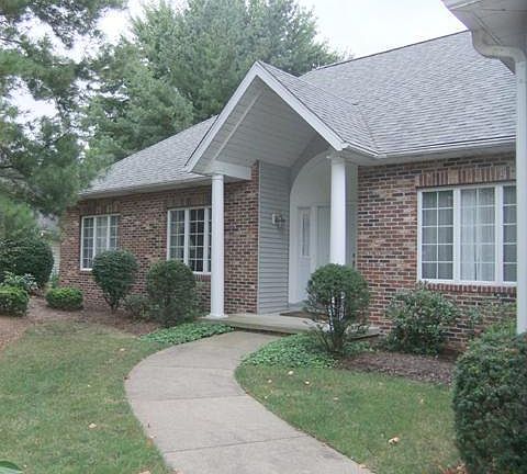2nd image of 225 Lake Pointe Dr