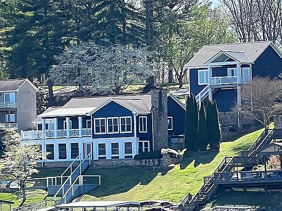 2nd image of 592 Magnolia Dr