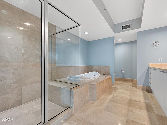 5th image of 231 Riverside Dr Unit 1703