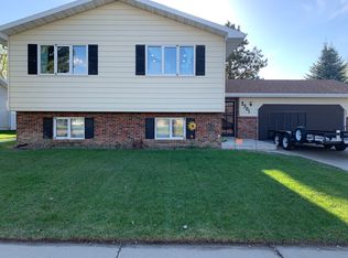 2501 14th Ave W, Williston, ND 58801