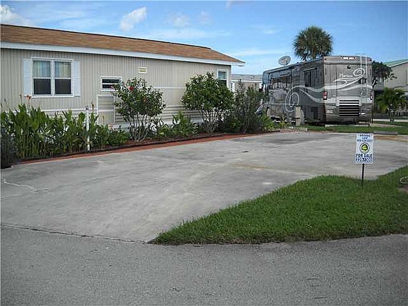 1st image of 676 Nettles Blvd