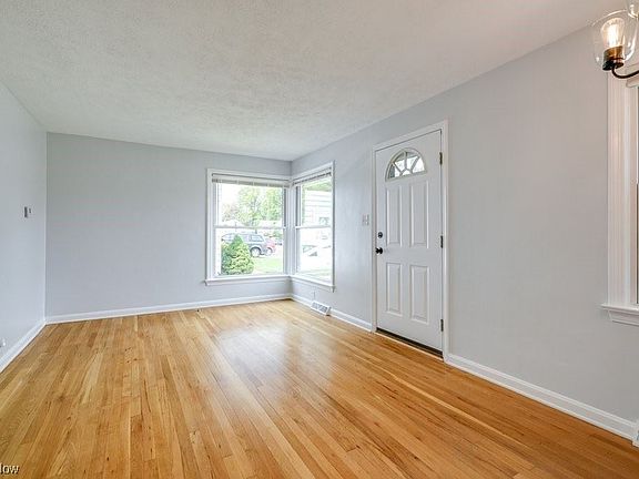 4th image of 330 Madison Ave