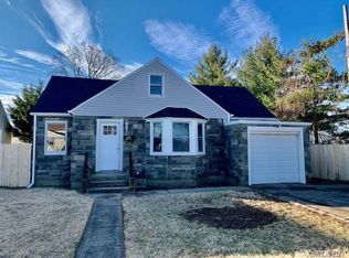 188 Arnold Ave, West Babylon, NY 11704