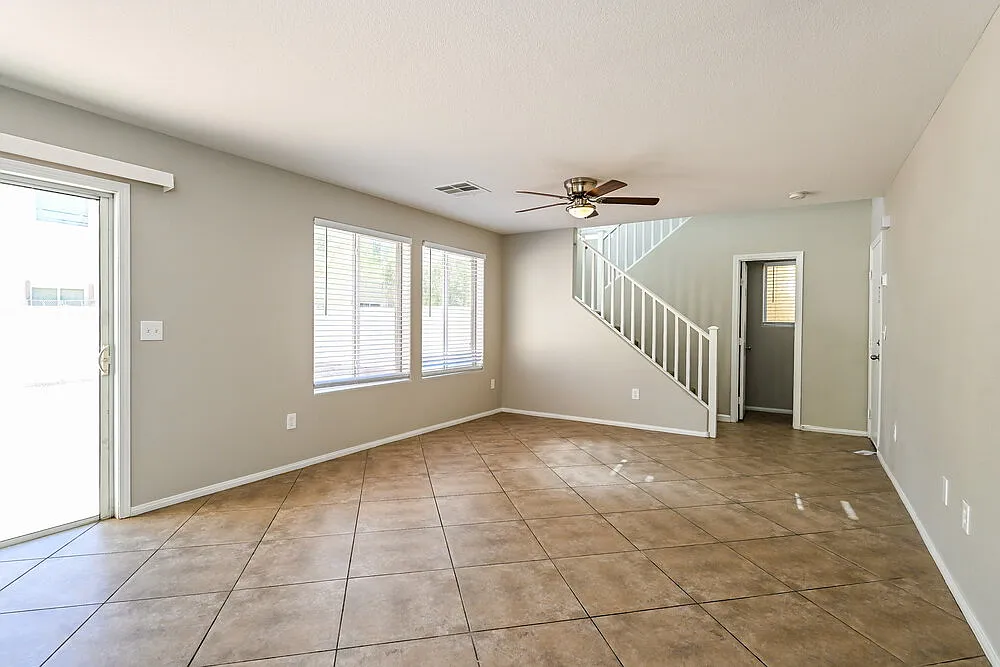 4 bed, 2.5 bath, 1541 sqft, $2,940 — Photo 4