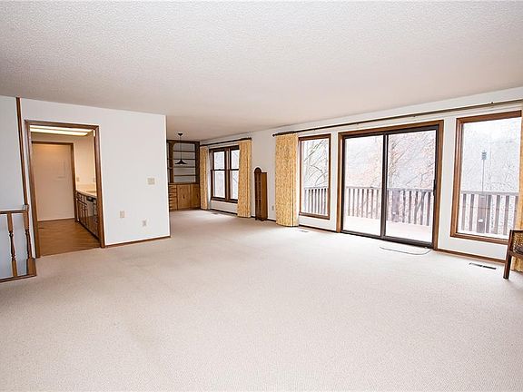 5th image of 11 Estes Dr