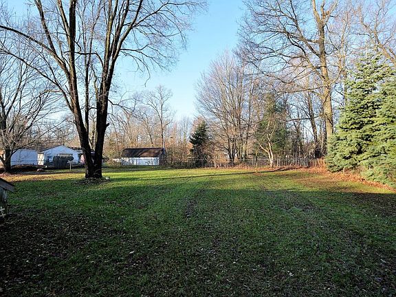 3rd image of 9561 Oaklane Dr