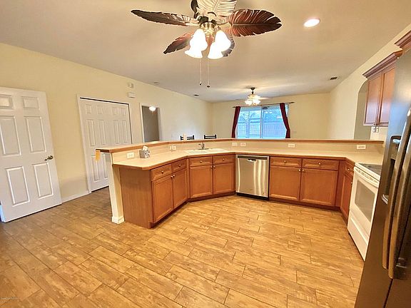 4th image of 1358 Enclave Dr