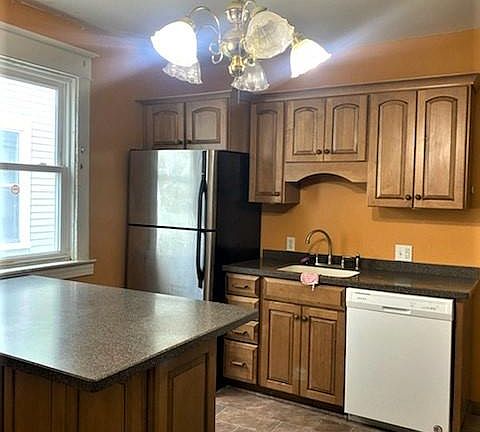 2nd image of 105 Brunswick Blvd