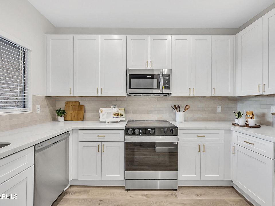 1st image of 225 W 1ST Street #127