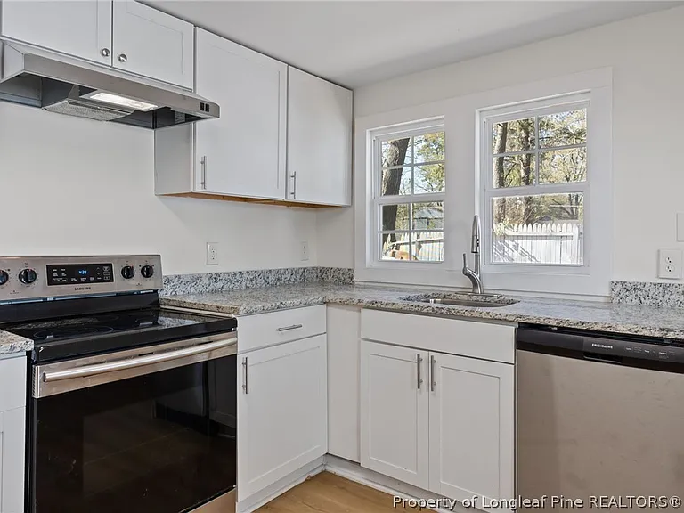 5109 Higgins St — Photo 7