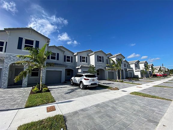 2nd image of 2609 SE 11th St #2609