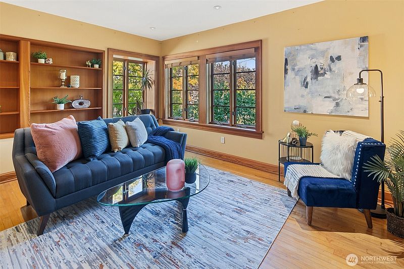 5th image of 2217 Federal Avenue E