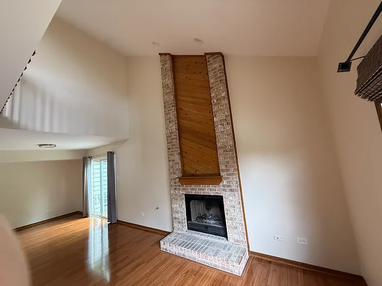 15546 Whitehall Ln — Photo 11