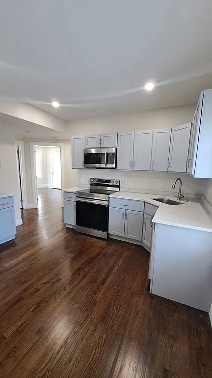 3 bed, 1.0 bath, 1072 sqft, $3,100 — Photo 1