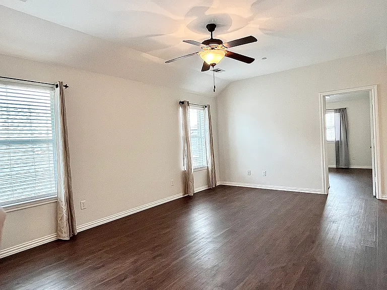 2204 Paige Ct — Photo 28