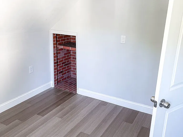 236 Nicoll St — Photo 13