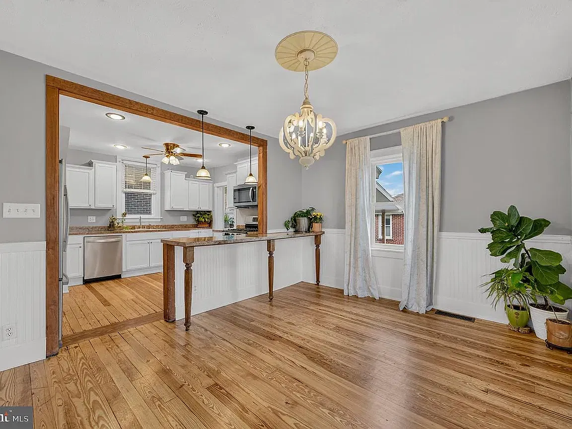 3 bed, 1356 sqft, $2,700 — Photo 4