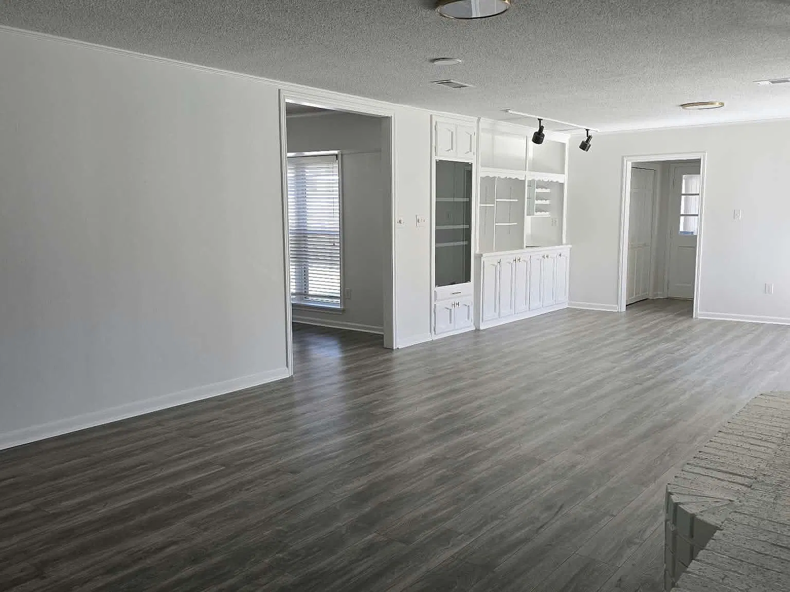 3 bed, 2078 sqft, $2,600 — Photo 3
