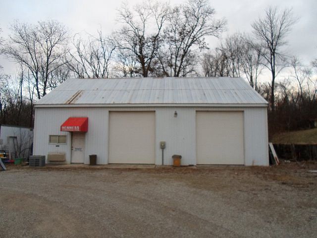 2nd image of 1821 Sulphur Lick Rd