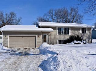 908 S Suburban Dr, Sioux Falls, SD 57110