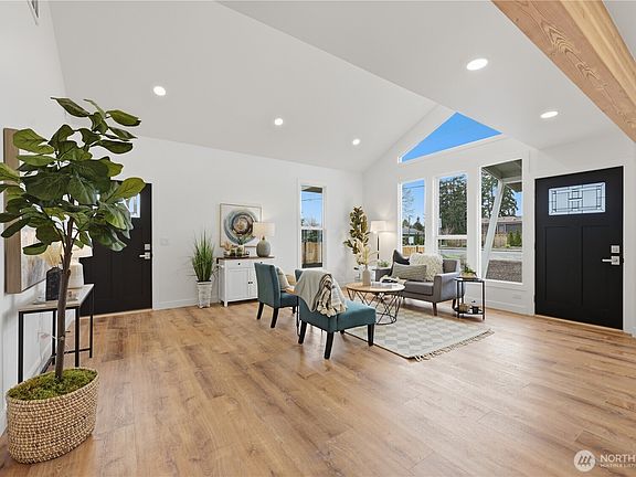 5th image of 4417 84th Street NE