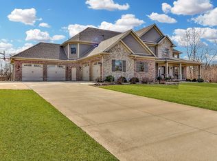 1309 Cross Creek Rd, Mahomet, IL 61853