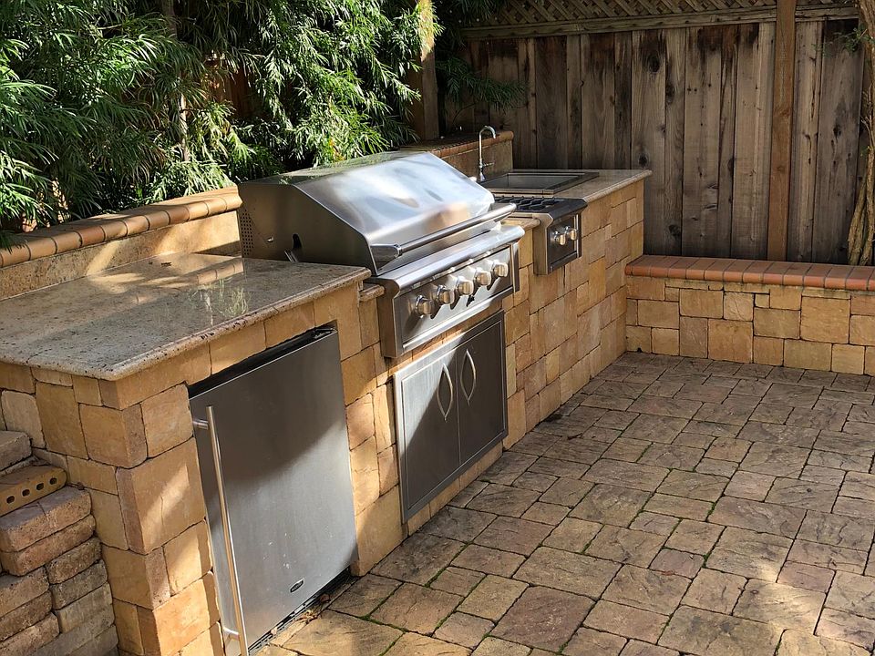 Outdoor kitchen