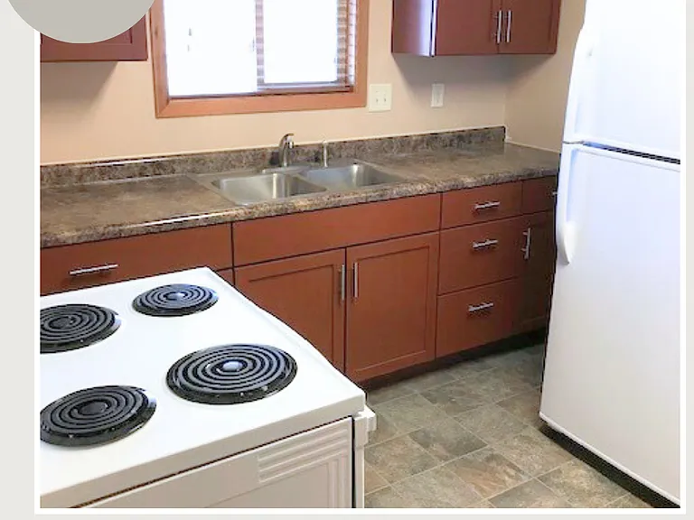 219 Buncombe Dr — Photo 4