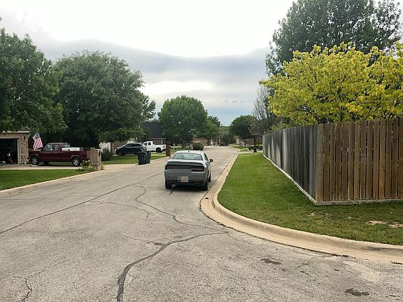 4th image of 912 Westend Dr